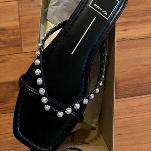 Dolce Vita Lucca Black Faux Pearl Cross Strap Flip Flop Sandal ::NIB::